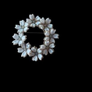 Chic Floral Brooch with White and Gold Accents